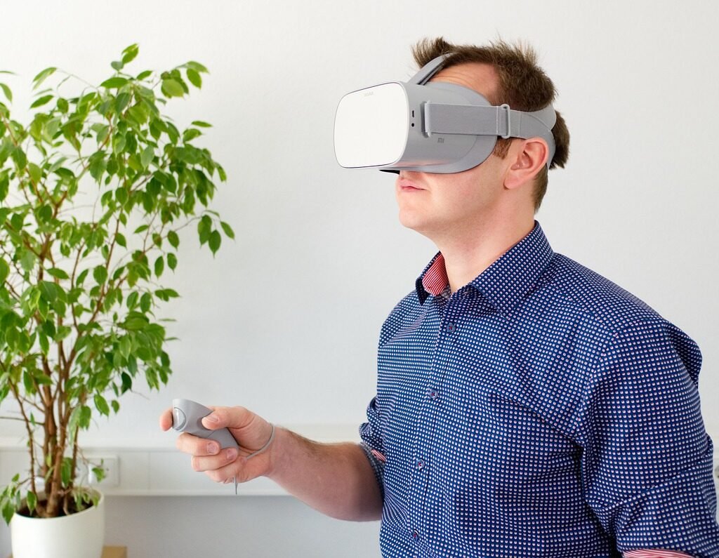 Augmented Reality Vs. Virtual Reality: Understanding The Differences