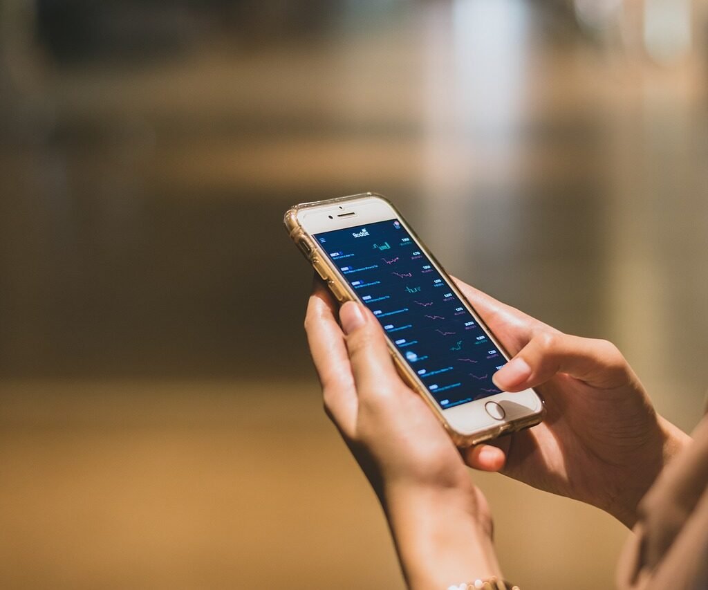 E-commerce Trends: Adapting To The Digital Shopping Revolution E-commerce Trends: Adapting To The Digital Shopping Revolution